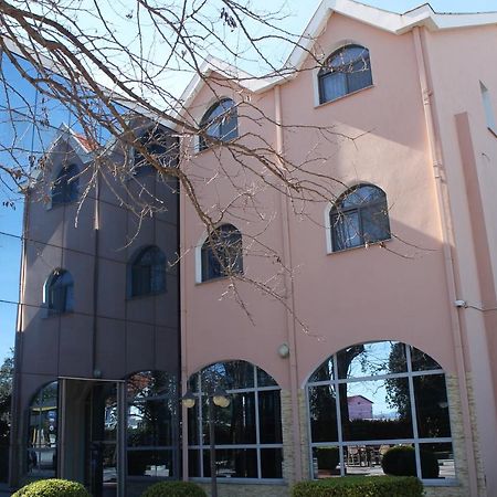 Hotel Hasmegaj Mahall' e Kryethuit المظهر الخارجي الصورة