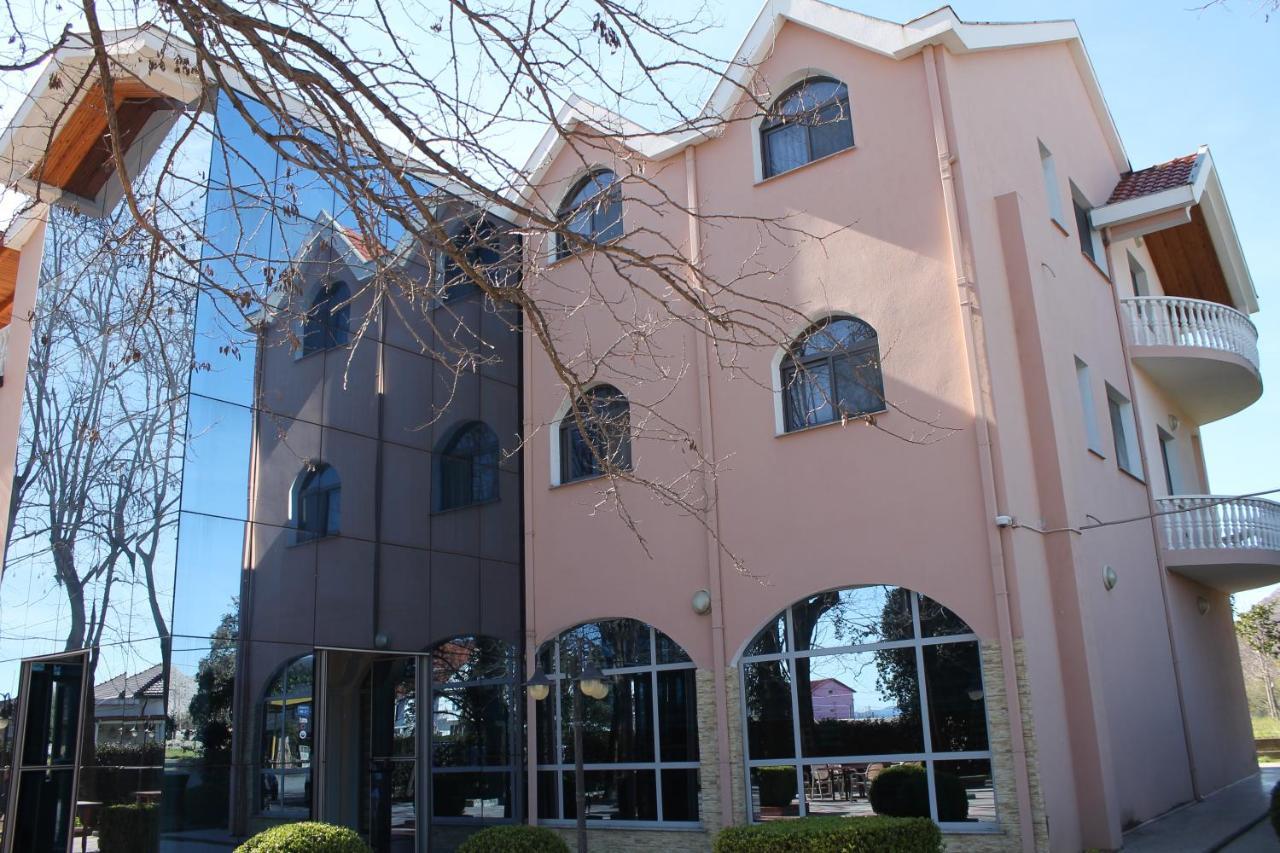 Hotel Hasmegaj Mahall' e Kryethuit المظهر الخارجي الصورة
