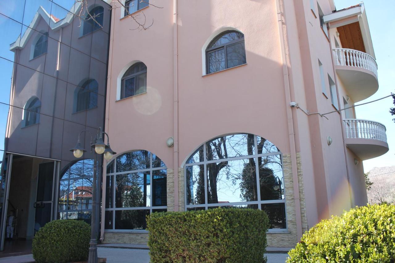 Hotel Hasmegaj Mahall' e Kryethuit المظهر الخارجي الصورة