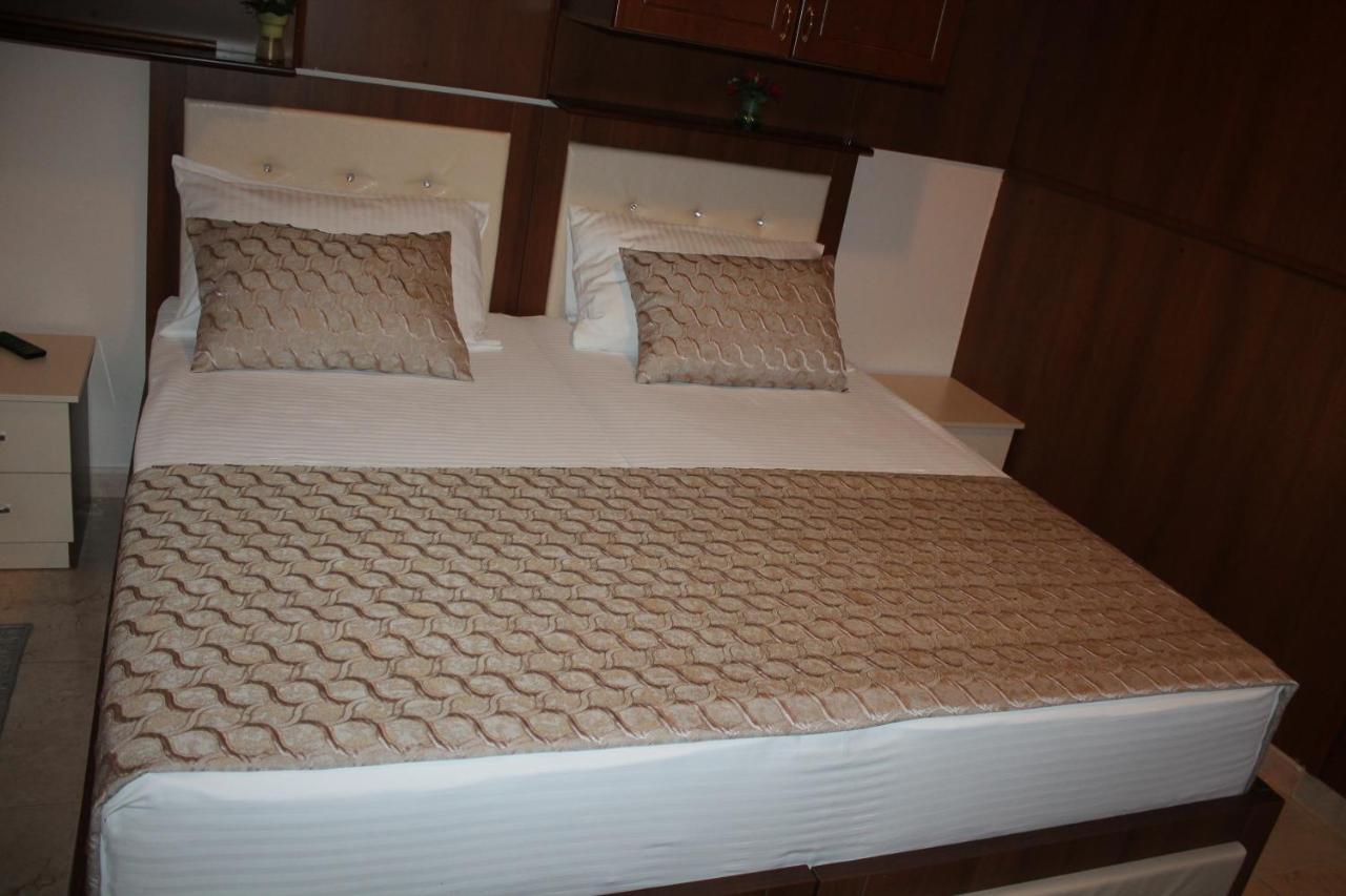 Hotel Hasmegaj Mahall' e Kryethuit المظهر الخارجي الصورة