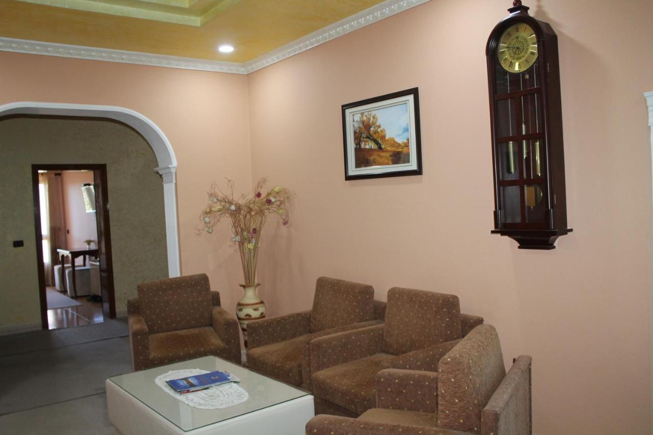 Hotel Hasmegaj Mahall' e Kryethuit المظهر الخارجي الصورة