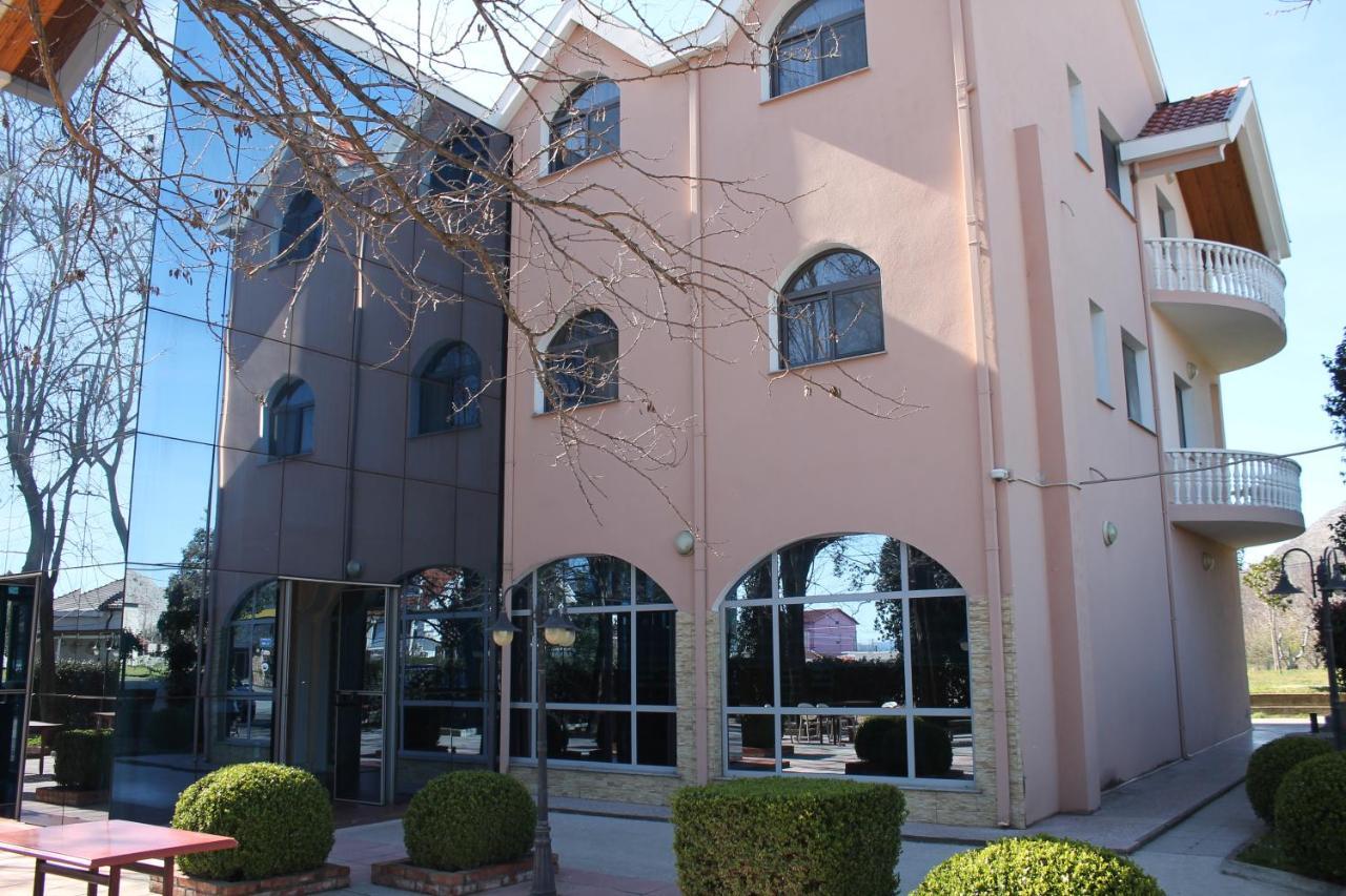 Hotel Hasmegaj Mahall' e Kryethuit المظهر الخارجي الصورة