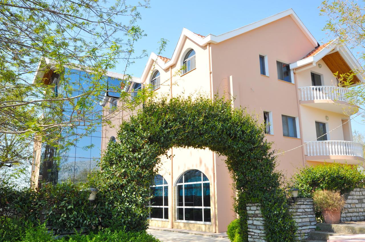 Hotel Hasmegaj Mahall' e Kryethuit المظهر الخارجي الصورة
