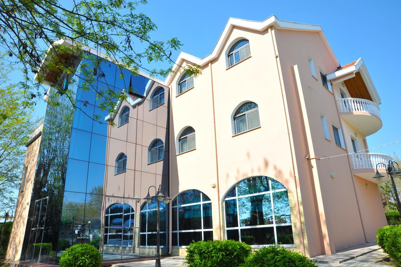 Hotel Hasmegaj Mahall' e Kryethuit المظهر الخارجي الصورة